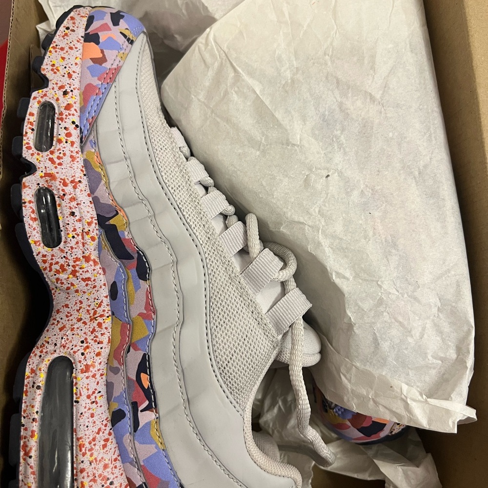 Nike Women's White Sneakers with Multicolor Speckled Sole